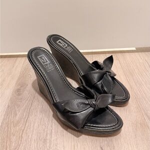 Black Knot-Front Wedges